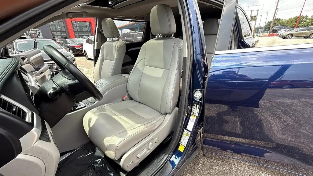 used 2015 Toyota Highlander car, priced at $17,695