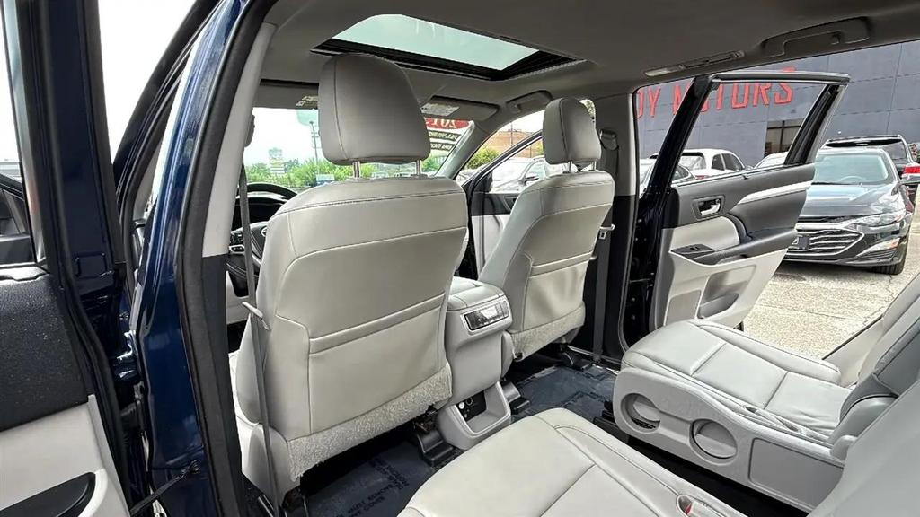 used 2015 Toyota Highlander car, priced at $17,695