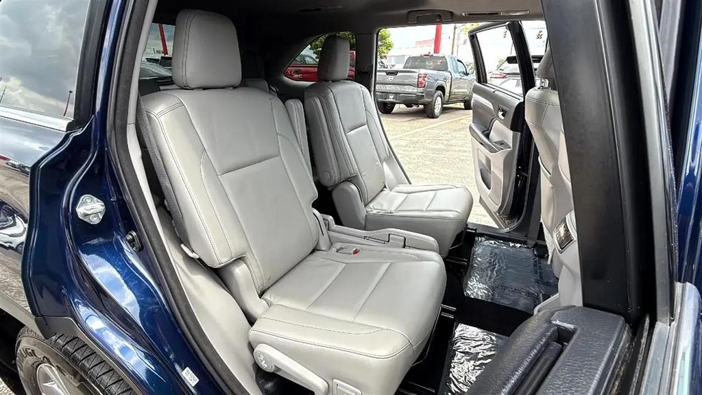 used 2015 Toyota Highlander car, priced at $17,695