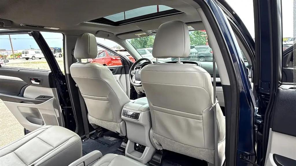 used 2015 Toyota Highlander car, priced at $17,695