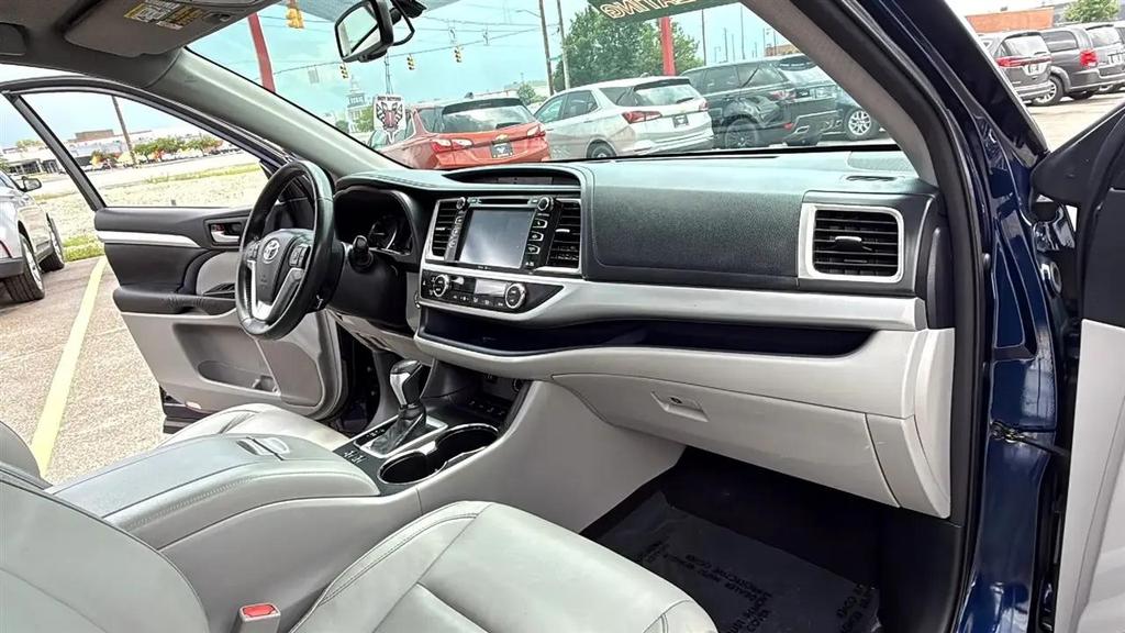 used 2015 Toyota Highlander car, priced at $17,695