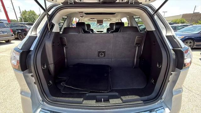 used 2015 Chevrolet Traverse car, priced at $12,495