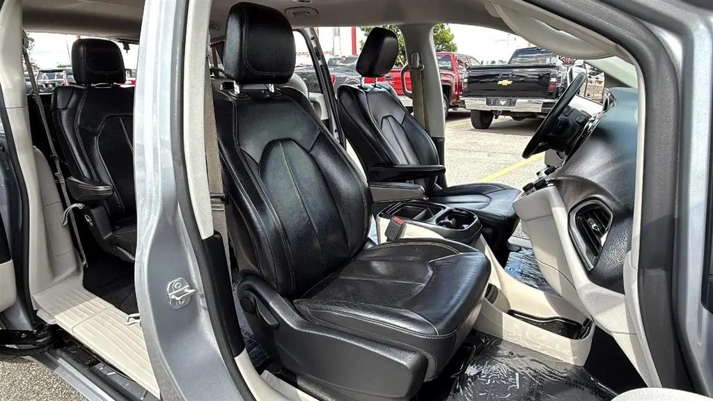 used 2018 Chrysler Pacifica car, priced at $11,495