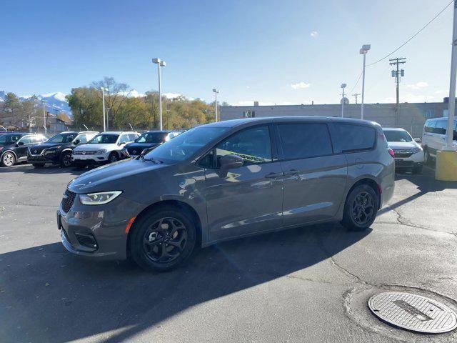 used 2022 Chrysler Pacifica Hybrid car, priced at $22,331