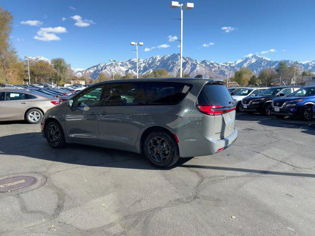 used 2022 Chrysler Pacifica Hybrid car, priced at $22,331