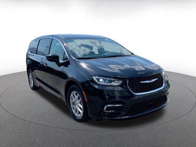 used 2024 Chrysler Pacifica car, priced at $31,185