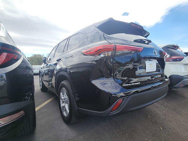 used 2022 Toyota Highlander car, priced at $29,327