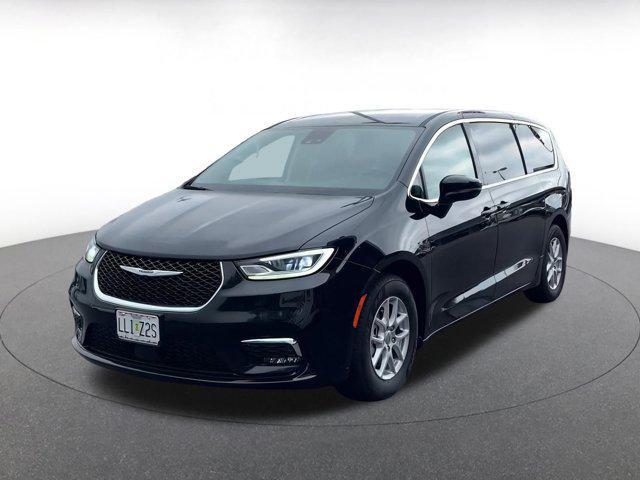 used 2024 Chrysler Pacifica car, priced at $33,456