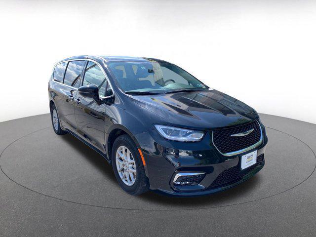 used 2024 Chrysler Pacifica car, priced at $30,982