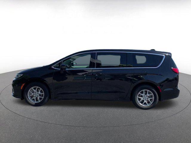 used 2024 Chrysler Pacifica car, priced at $33,152