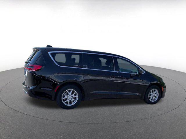 used 2024 Chrysler Pacifica car, priced at $33,152