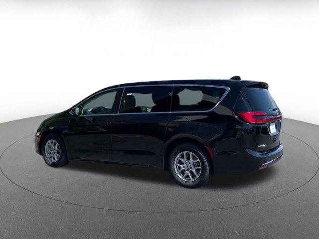 used 2024 Chrysler Pacifica car, priced at $33,152