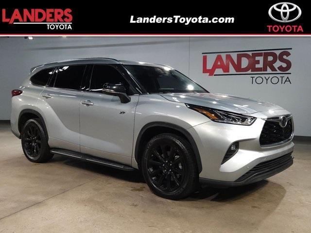 used 2021 Toyota Highlander car, priced at $31,930