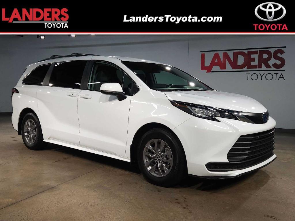 used 2022 Toyota Sienna car, priced at $35,400