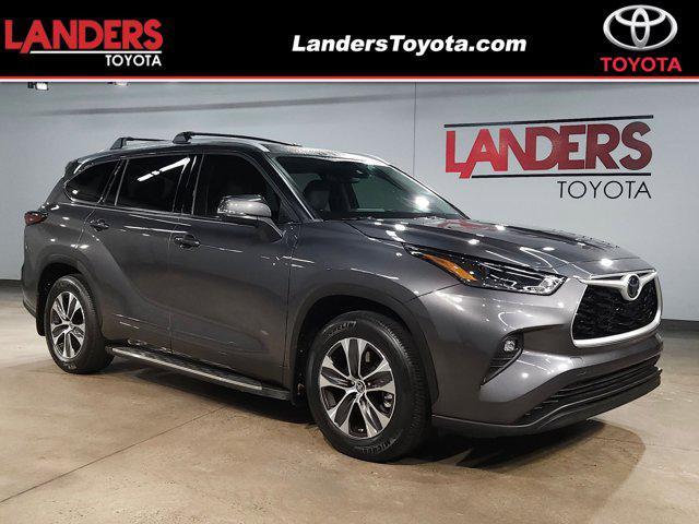 used 2022 Toyota Highlander car, priced at $36,362