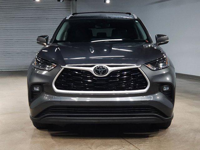 used 2023 Toyota Highlander car, priced at $39,995