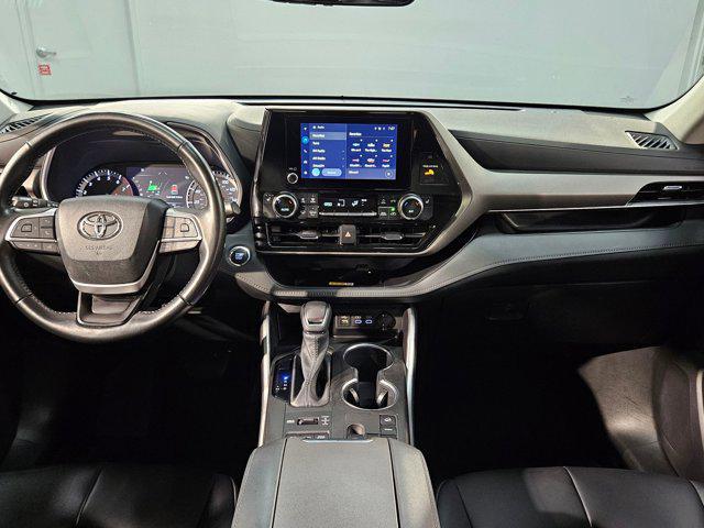 used 2023 Toyota Highlander car, priced at $39,995