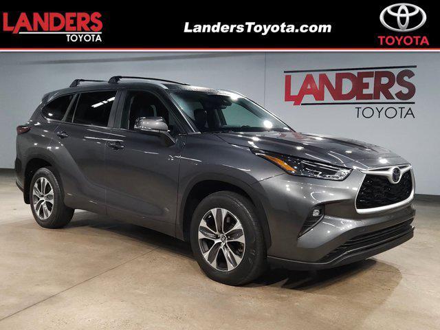 used 2023 Toyota Highlander car, priced at $39,995
