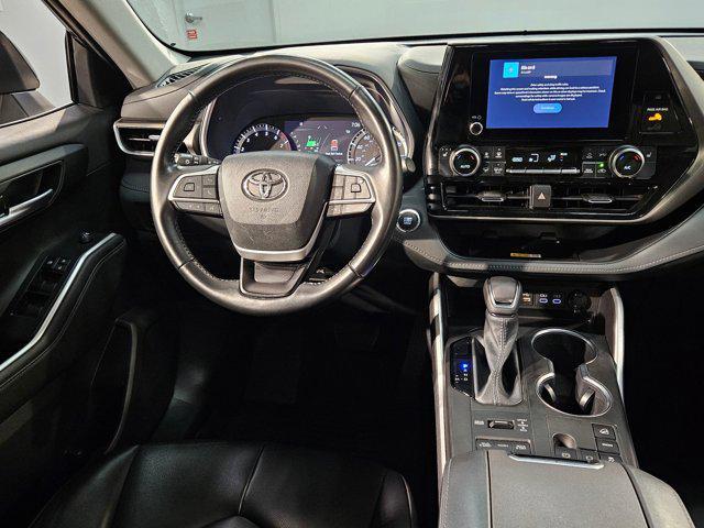 used 2023 Toyota Highlander car, priced at $39,995