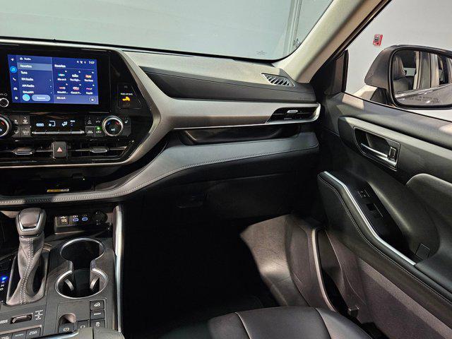 used 2023 Toyota Highlander car, priced at $39,995