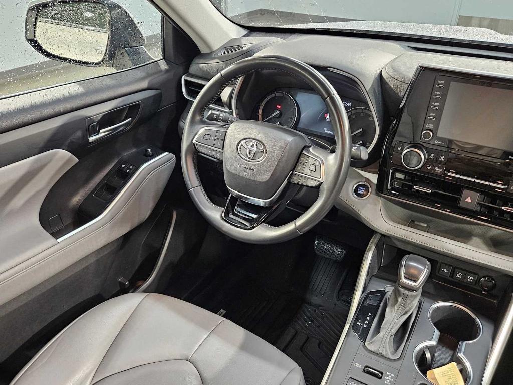 used 2021 Toyota Highlander car, priced at $32,875