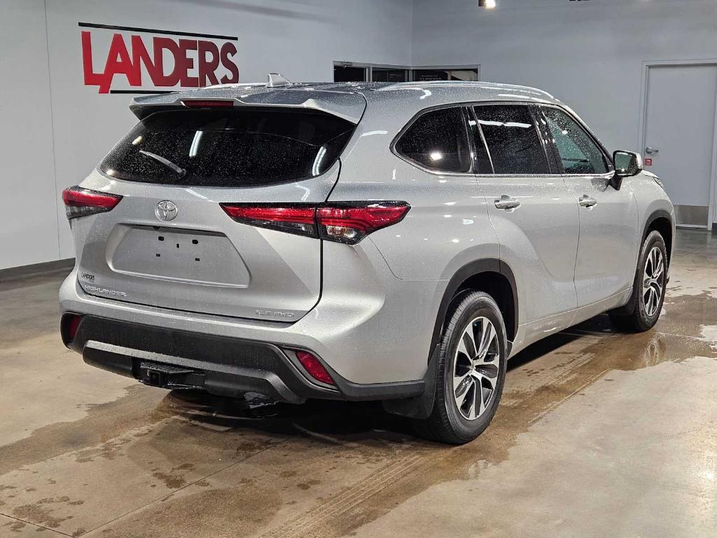 used 2021 Toyota Highlander car, priced at $32,875