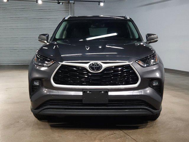 used 2024 Toyota Highlander car, priced at $39,979