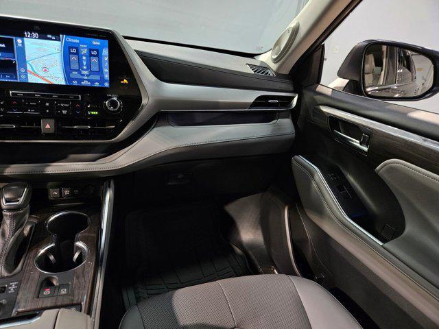 used 2021 Toyota Highlander car, priced at $39,225