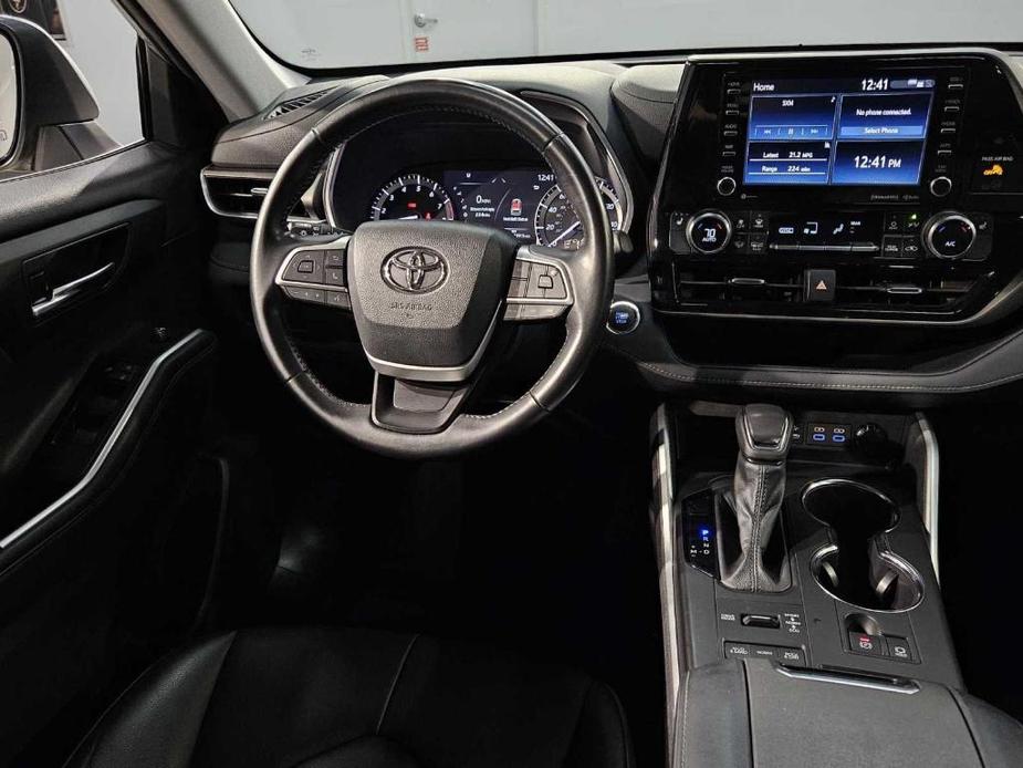 used 2022 Toyota Highlander car, priced at $35,290