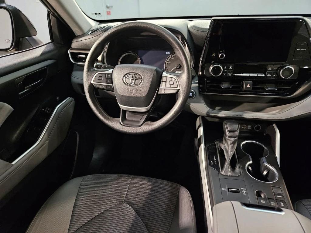 used 2023 Toyota Highlander car, priced at $33,717