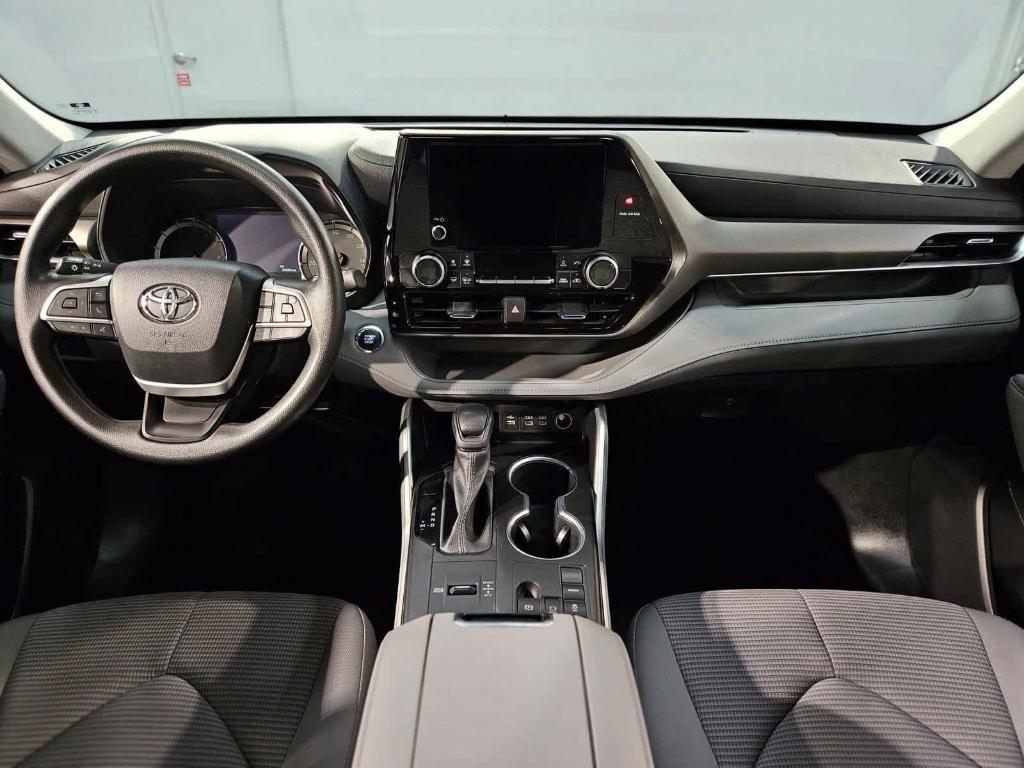 used 2023 Toyota Highlander car, priced at $33,717