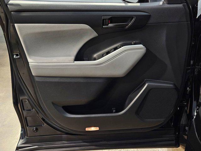 used 2023 Toyota Highlander car, priced at $31,895