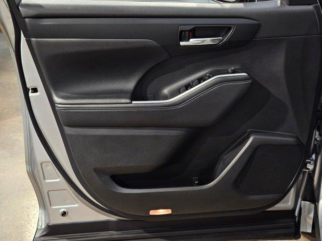 used 2024 Toyota Highlander car, priced at $39,943