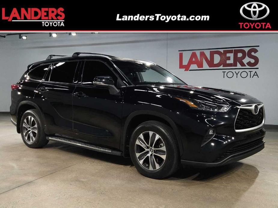 used 2022 Toyota Highlander car, priced at $33,695