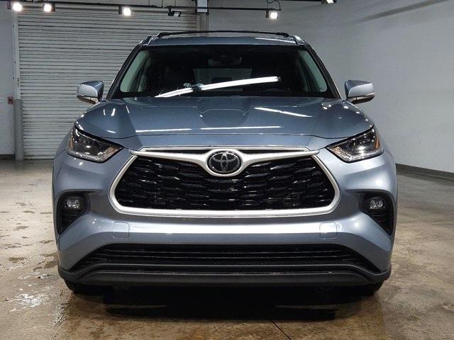 used 2021 Toyota Highlander car, priced at $31,595