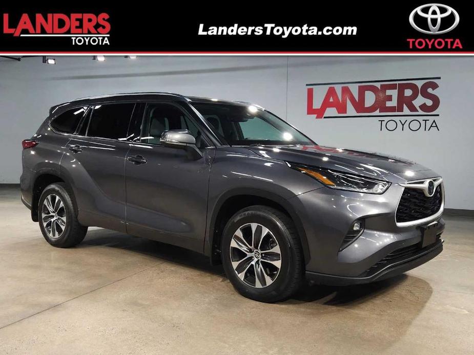 used 2021 Toyota Highlander car, priced at $30,775