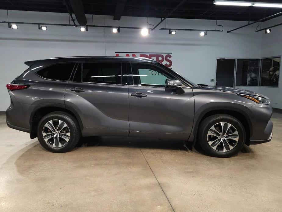 used 2021 Toyota Highlander car, priced at $30,775