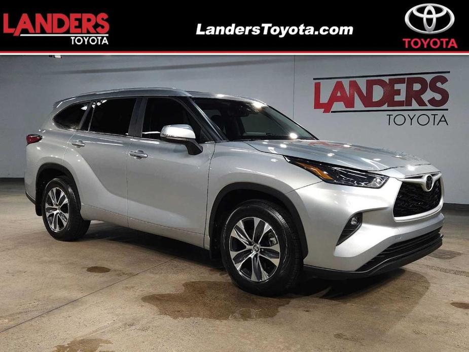 used 2023 Toyota Highlander car, priced at $37,812