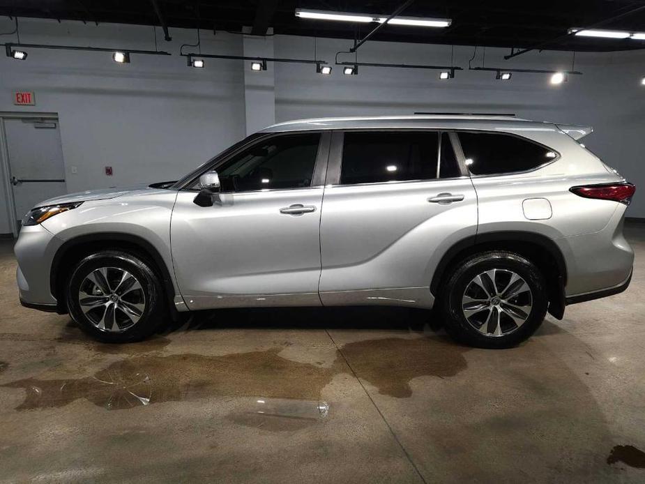 used 2023 Toyota Highlander car, priced at $37,812