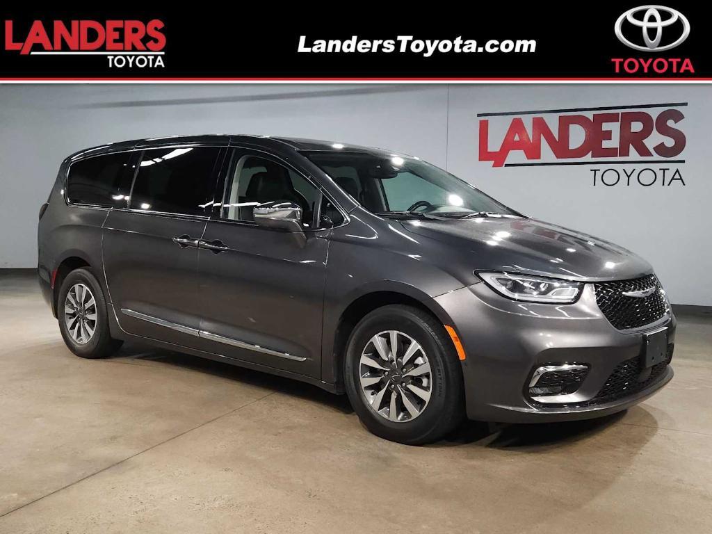 used 2022 Chrysler Pacifica Hybrid car, priced at $25,585