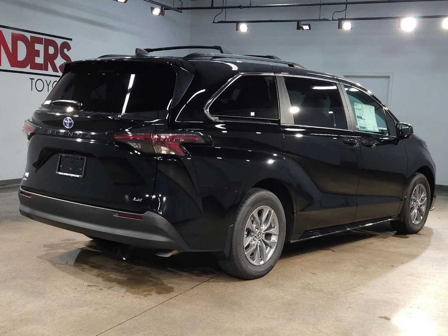 new 2025 Toyota Sienna car