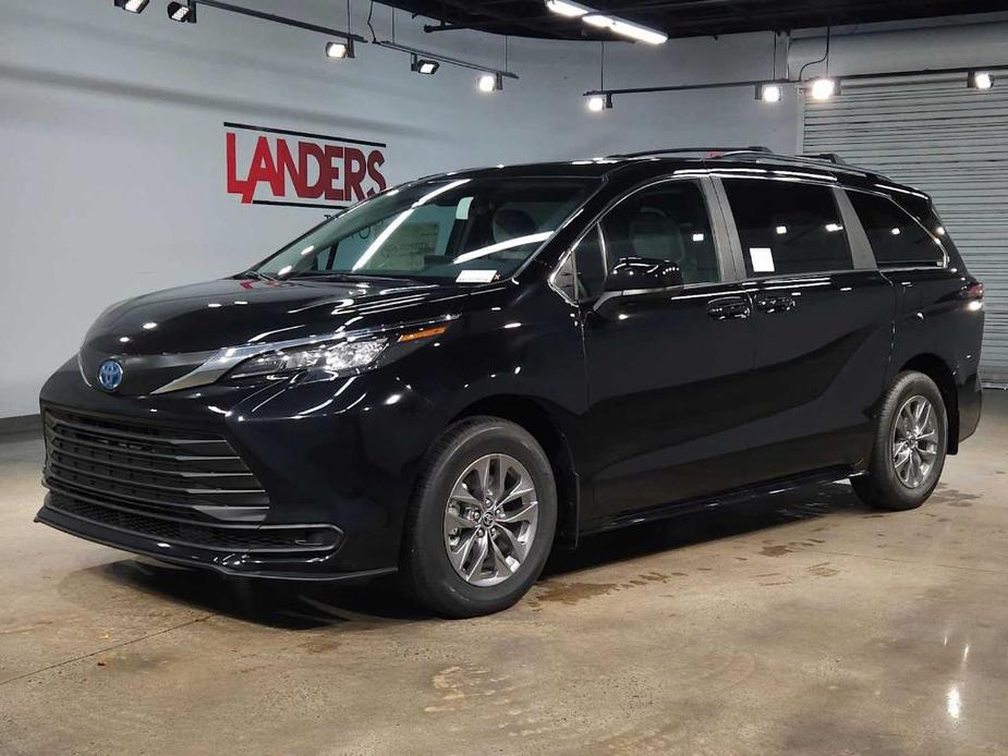 new 2025 Toyota Sienna car