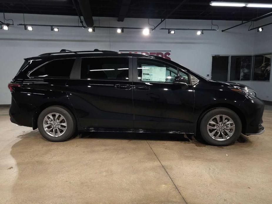 new 2025 Toyota Sienna car