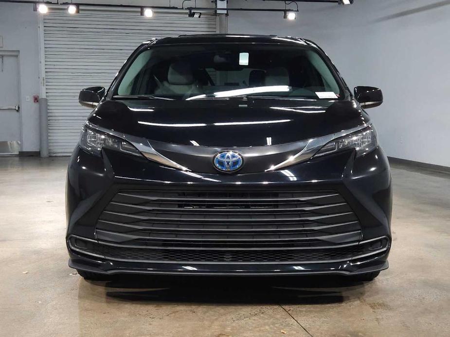 new 2025 Toyota Sienna car