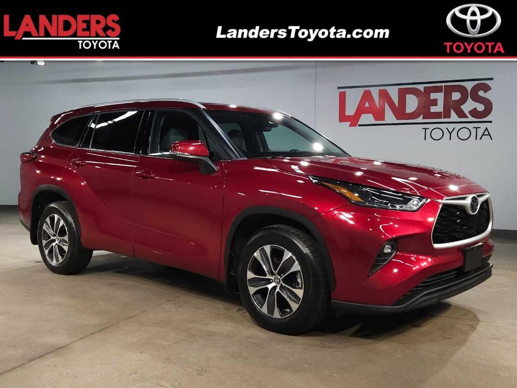 used 2022 Toyota Highlander car, priced at $36,400