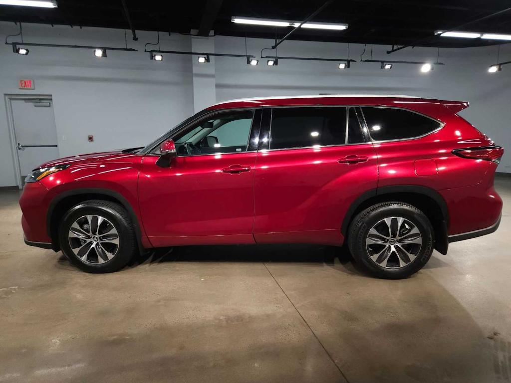 used 2022 Toyota Highlander car, priced at $36,400