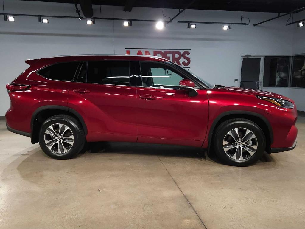 used 2022 Toyota Highlander car, priced at $36,400