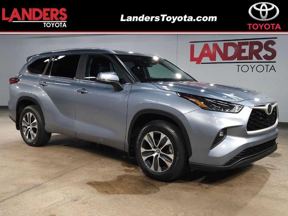 used 2023 Toyota Highlander car, priced at $38,200