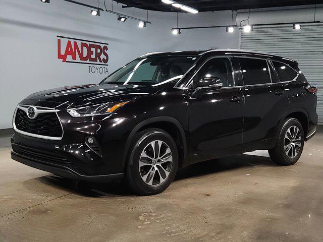 used 2021 Toyota Highlander car, priced at $28,800