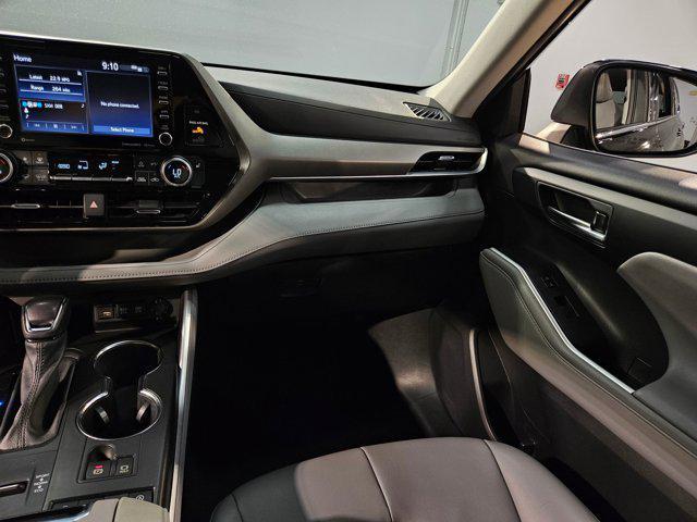 used 2021 Toyota Highlander car, priced at $28,800